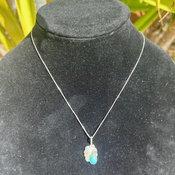 925 Sterling Silver Etched Leaf Blue Stone Pendant NECKLACE - Picture 6 of 8